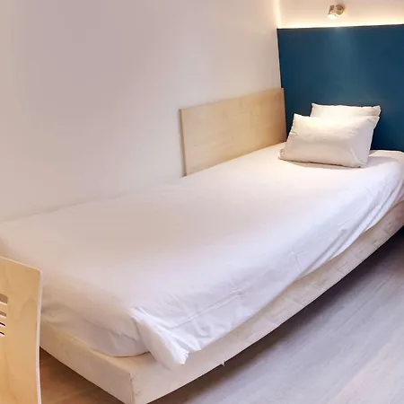 Kyriad Direct Perpignan Nord - Aéroport Hotel 2*