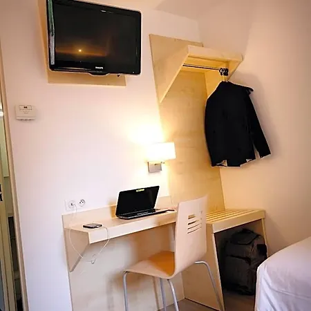 Hotel Kyriad Eco - Perpignan Nord Aéroport 2*