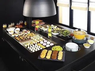 Kyriad Direct Perpignan Nord - Aeroport Hotel 2*