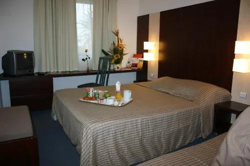 Kyriad Direct Perpignan Nord - Aéroport Hotel